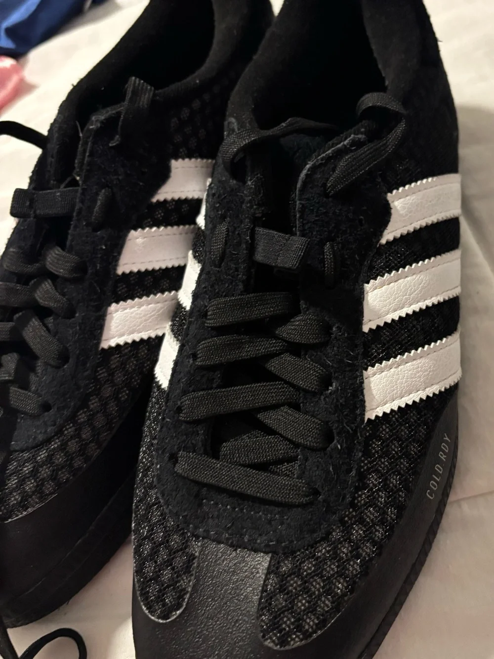 Women’s black & white cycling shoes